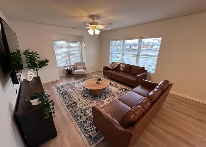 Dog-Friendly 5-Br Home For Groups
