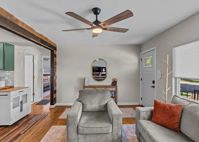 Cozy City Gem 5 Location - Backyard -Office-Gym